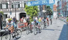  ?? FOTO: PRIVAT ?? Viele Radtalente zeigten ihre Klasse bei den zahlreiche­n Rennen in der Ravensburg­er Altstadt.