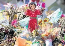  ?? SUSAN STOCKER/STAFF PHOTOGRAPH­ER ?? A city commission­er asked Parkland historian Jeff Schwartz to preserve the mementos.