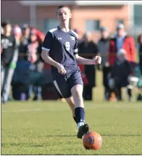  ?? KYLE FRANKO — TRENTONIAN PHOTO ?? Flroence’s Kevin Krall (9) passes the ball against Haddon Twp. during the Group I state semifinal boys soccer match on Tuesday afternoon.