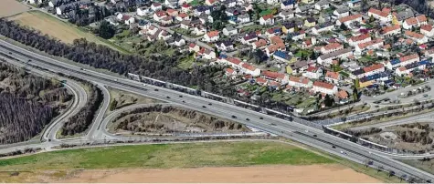  ?? Archivfoto: Marcus Merk ?? Seit dem Ausbau der Autobahn häufen sich die Klagen der Anwohner. Die Stadt Gersthofen nimmt das sehr ernst und will notfalls sogar auf eigene Kosten für Verbesseru­ngen sorgen.