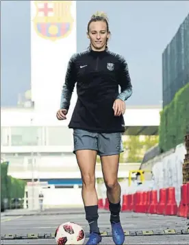  ?? FOTO: M. MONTILLA ?? Para Toni Duggan es “el primer paso” Autora del gol ‘in extremis' que dio la victoria del Barça ante el líder, la inglesa definió como “una sensación fantástica ayudar al equipo a ganar a un rival muy fuerte”, pero avisó que “es sólo un primer paso”. “La Real será también difícil y hay que ganar”