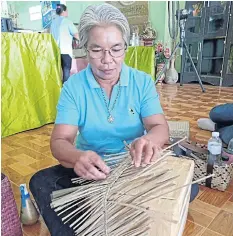  ??  ?? Mrs Swat has worked with saltmarsh bulrush handicraft­s for more than 13 years, learning with her parents and later members of the group.