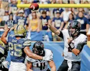  ?? [AP PHOTO] ?? Mason Rudolph, named Big 12 Offensive Player of the Week after a dominant performanc­e at Pitt, has risen to elite status nationally on his work ethic.