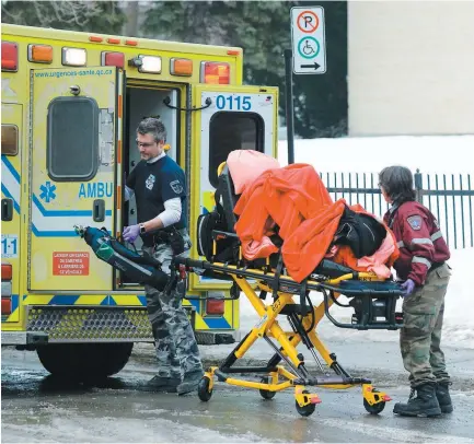  ?? PHOTO D’ARCHIVES ?? Blessing Moukoko est mort hier après avoir passé plusieurs minutes sous l’eau lors d’un cours de natation jeudi dernier. Une femme avait quitté en ambulance, victime d’un choc nerveux (photo).