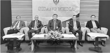  ??  ?? Morshidi (centre) speaks to the media during the press conference. With him are (from left) Jaul, Mansor, Ismawi and William.