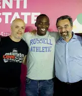  ??  ?? Diego Bianchi (da sinistra nella foto), Aboubakar Soumahoro insieme a Marco Damilano