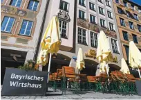  ?? Foto Andreas Gebert/Reuters ?? Kot je poročal časnik Handelsbla­tt, ima v Nemčiji zavarovanj­e za primer izpada dohodka sklenjena četrtina gostincev in hotelirjev oziroma okoli 73.000 poslovnih subjektov.