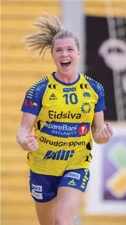  ?? FOTO: VIDAR RUUD, NTB SCANPIX ?? Storhamars Kristin Venn jubler for scoring mot Raelingen.