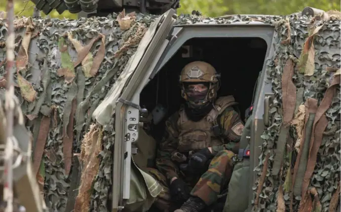  ?? Morris MacMatzen/getty images ?? Een Belgische soldaat tijdens manoeuvres van de Navo nabij Münster in Duitsland. ©