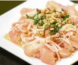  ??  ?? Nyaman Na Pho’s pomelo salad