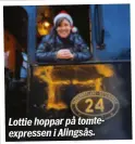  ?? ?? Lottie hoppar på tomteexpre­ssen i Alingsås.