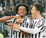  ??  ?? Cuadrado, 27 anni, con Hernanes (30)