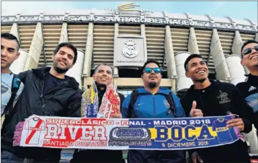  ??  ?? AFICIÓN. Los seguidores de River y Boca se vuelcan en el partido que hoy hará historia en el Bernabéu