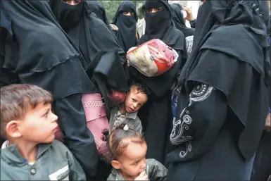  ?? KHALED ABDULLAH / REUTERS ?? A boy displaced by the fighting in the Red Sea port city of Hodeidah queues with his mother to register in a school allocated for refugeesin Sanaa, Yemen, on Saturday.