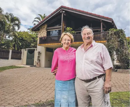  ?? Picture: JERAD WILLIAMS ?? Former Member for Southport Mick Veivers and wife Betty sold their Benowa house for $880,000.
