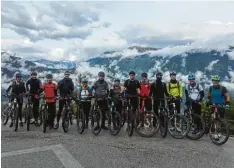  ?? Foto: St. Anna Gymnasium ?? Die Schüler des Gymnasiums bei St. Anna überquerte­n die Alpen. Das Foto entstand auf der 7. Etappe vom Lago d’idro bis zur Alpe del Garda.