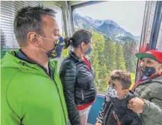  ?? FOTO: RALF LIENERT ?? Auf einen Betrieb – wie hier im vergangene­n Sommer – hoffen die Allgäuer Bergbahnen.