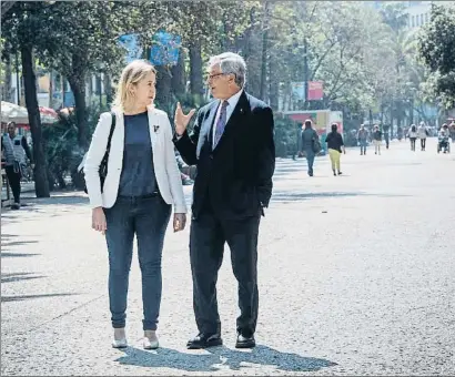  ?? MANÉ ESPINOSA ?? Neus Munté y Xavier Trias, paseando por la rambla del Raval