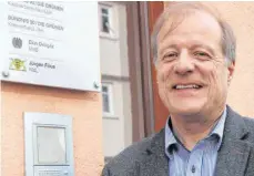  ?? FOTO: RAU ?? „Jürgen Filius MdL“(Mitglied des Landtags) steht auf dem Schild am „grünen Haus“der Partei in der Ulmer Bockgasse – noch. Bei der nächsten Landtagswa­hl tritt der 59-Jährige nicht mehr an.
