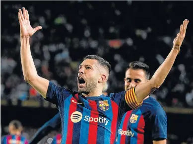  ?? E. P. ?? Jordi Alba celebra el gol de la victoria ante Osasuna.