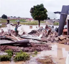  ?? EDUARDO CUNHA ?? Centenas de casas ficaram destruídas em bairros de Malanje