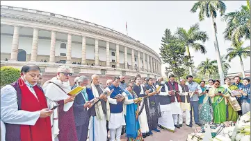  ?? ?? LoP Rajya Sabha Mallikarju­n Kharge, opposition leaders read the Preamble to the Constituti­on in protest against the suspension of MPs during the winter session of Parliament on Wednesday.