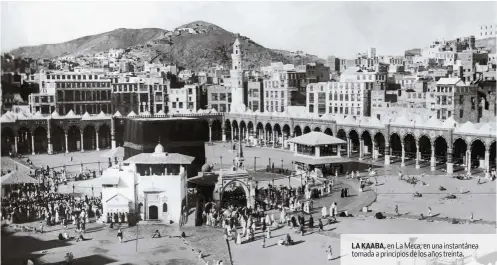  ??  ?? LA KAABA, en La Meca, en una instantáne­a tomada a principios de los años treinta.