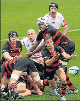  ?? Picture: GALLO IMAGES ?? GIVING BALL: EP Kings U19 scrumhalf Kewan Gibb feeds his backline in the U19 fixture against the Golden Lions at Ellis Park on Saturday. Behind are teammates J P Jamieson and Sintu Manjezi