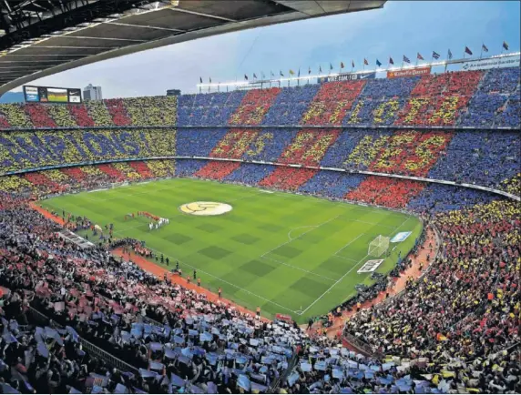  ??  ?? Una imagen de archivo del Clásico disputado en el Camp Nou el 6 de mayo de 2018 en el que se lució el mosaico "La pelota nos hace mejores".