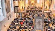  ?? FOTO: PRIVAT ?? Die Musiker des MV Hasenweile­r spielten zum ersten Mal in der Kirche. Das Interesse an diesem Konzert war groß