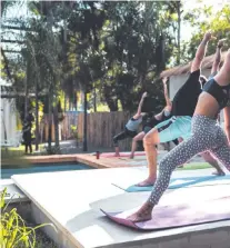  ??  ?? En las instalacio­nes del “Parador El Jardín” se realizan sesiones de yoga.