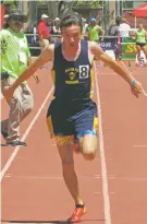  ?? WILL WEBBER/THE NEW MEXICAN ?? Santa Fe High’s Theo Goujon made the podium as the sixth-place finisher in the record-setting Class 6A 100-meter dash, a race won by Manzano’s Jordan Byrd in a time of 10.5 seconds to equal the state record Saturday at the State Track and Field...