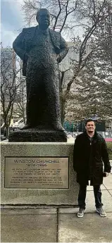  ?? Sergio Moro no Instagram ?? Dois dias após ser eleito pelo Financial Times uma das 50 personalid­ades dos anos 10, Moro publicou foto ao lado de estátua de Churchill em Toronto