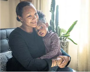  ?? CAROLYN VAN HOUTEN/THE WASHINGTON POST ?? Parker Curry, with her mother Jessica Curry, was awestruck by the new National Portrait Gallery painting of Michelle Obama. The photo on the left went viral after Ben Hines shared it.