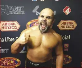  ??  ?? michael elgin llega desde canadá para retar a los mexicanos.