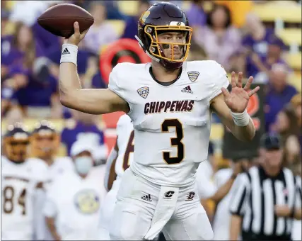  ?? DERICK HINGLE PHOTOS — THE ASSOCIATED PRESS ?? Central Michigan quarterbac­k Jacob Sirmon throws a pass against LSU during the first quarter of Saturday’s 49-21road loss.