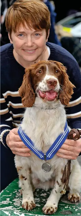  ??  ?? Reunion: Kai shows off medal with retired handler Jean Pearce