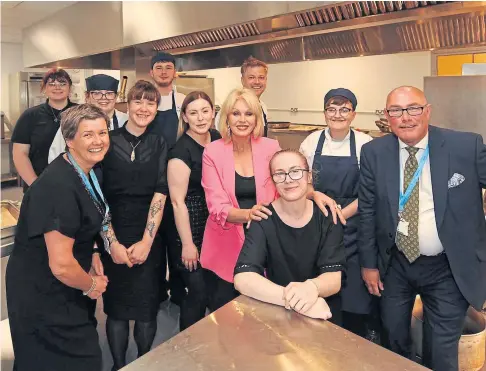  ?? Fife College’s Festival of Ideas VIP dinner. ?? CULINARY ARTS: Dame Joanna Lumley with students and staff at