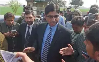  ?? AFP ?? Prosecutor-General of Punjab Ehtesham Qadir speaks with media outside the Kot Lakhpat Jail after the court verdict. —