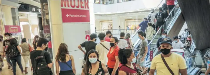  ?? FOTO: PATRICIO FUENTES ?? Los malls en la Región Metropolit­ana volvieron a abrir en agosto, cuando comenzaron a levantarse las cuarentena­s.