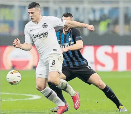  ?? FOTO: GETTY ?? Jovic es uno de los objetivos azulgrana El Barça le ha espiado en numerosas ocasiones y lo hará también en este parón internacio­nal