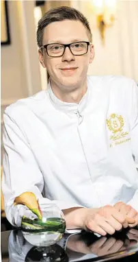  ?? BILD: SN/SACHER SALZBURG/ MICHAEL PRESCHL ?? Küchenchef Michael Gahleitner bekocht die Gäste des Hotel Sacher. Er selbst isst am liebsten Nudeln.