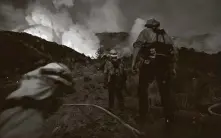  ?? Wally Skalij / TNS ?? Firefighte­rs make their way up a hill as the El Dorado Fire spreads Sept. 5 in Yucaipa, Calif.