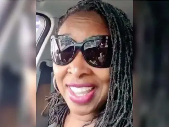  ??  ?? Dawn Butler was stopped while being driven through east London by a friend