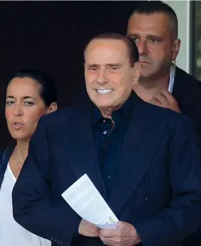  ??  ?? L’ex premier Silvio Berlusconi, 81 anni, ha lasciato il San Raffaele dopo un breve ricovero