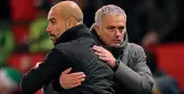  ??  ?? Abbraccio Josè Mourinho, 54 anni, e Pep Guardiola, 46