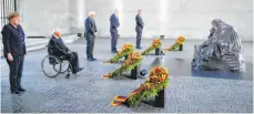  ?? FOTO: HANNIBAL HANSCHKE/AFP ?? Gedenken an die Opfer des Zweiten Weltkriegs.