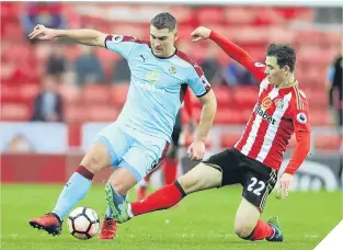  ??  ?? Sam Vokes (left) and Sunderland’s Donald Love battle for the ball.