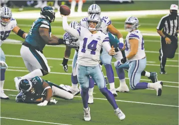  ?? RON JENKINS/ASSOCIATED PRESS ?? Dallas Cowboys quarterbac­k Andy Dalton scrambles out of the pocket to pass Sunday against the Philadelph­ia Eagles in Arlington, Texas. Dalton threw for 377 yards and three touchdowns.