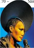  ?? DPA-BILD: WEISSBROD ?? Immer etwas extravagan­t: die GS-Sängerin Grace Jones 2009 in Stuttgart bei einem Konzert